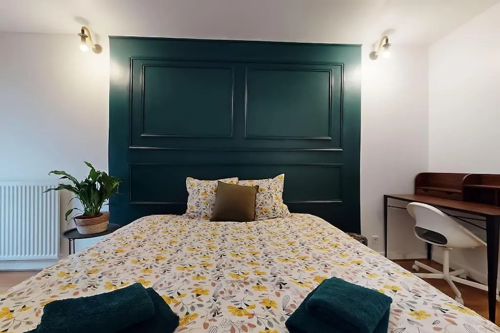 8 Personnes - 4 Rooms - 2 Salle De Bain - Metro 7 & 14 - Porte Italie - Private Car Park- Wifi Le Kremlin-Bicetre Apartment