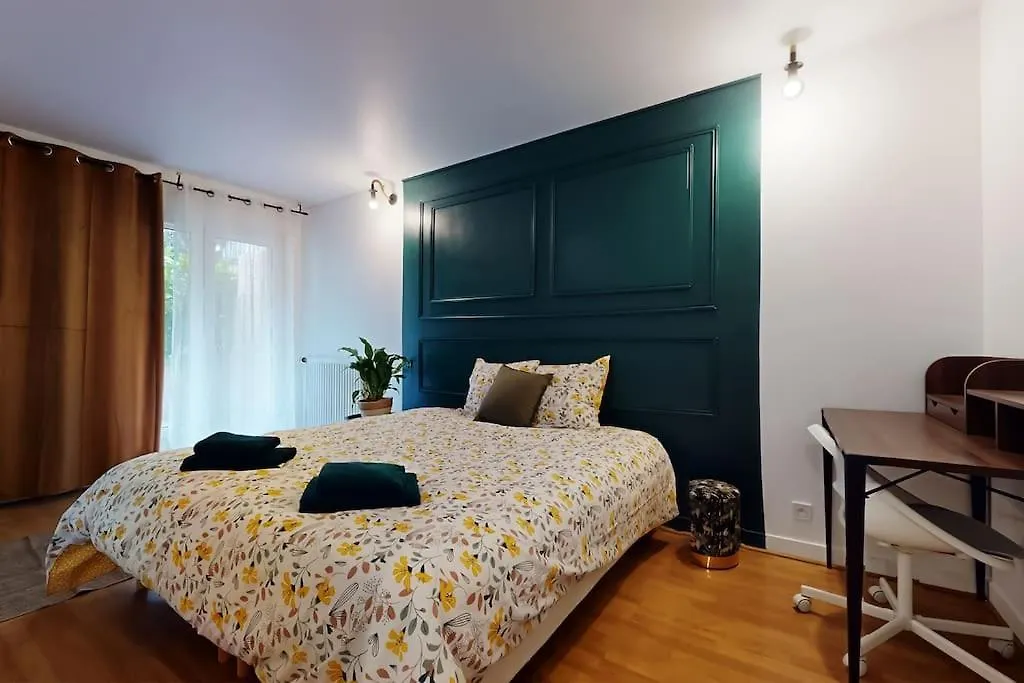 Apartment 8 Personnes - 4 Rooms - 2 Salle De Bain - Metro 7 & 14 - Porte Italie - Private Car Park- Wifi Le Kremlin-Bicetre