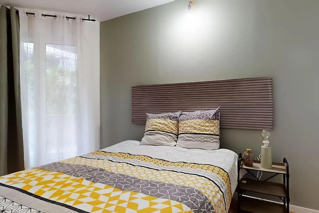 Apartment 8 Personnes - 4 Rooms - 2 Salle De Bain - Metro 7 & 14 - Porte Italie - Private Car Park- Wifi Le Kremlin-Bicetre France